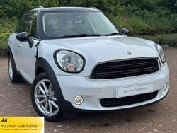 White Used 2015 Mini Cooper Countryman SUV | £9,100 (Fair price)
