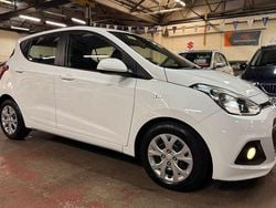 White Used 2015 Hyundai i10 SE Hatchback | £5,300 (Good price)