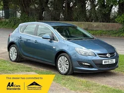Blue Used 2015 Vauxhall Astra Excite Hatchback | £3,995 (Expensive)
