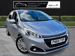 White Used 2019 Peugeot 208 S Hatchback | £8,495 (Fair price)