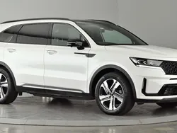 White Used 2023 Kia Sorento SUV | £38,250 (Fair price)
