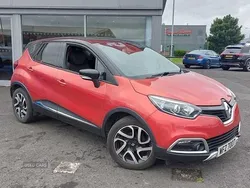 Red/black Used 2015 Renault Captur Signature SUV | £7,390 (Fair price)