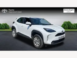 White Used 2022 Toyota Yaris Hybrid SUV | £19,387 (Good price)