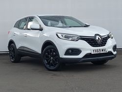 White Used 2019 Renault Kadjar Play SUV | £11,998 (Fair price)
