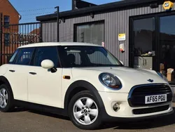White Used 2015 Mini Cooper D Hatch Hatchback | £7,420 (Fair price)