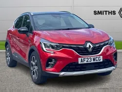 Flame red and diamond black Used 2023 Renault Captur Techno SUV | £16,290 (Fair price)