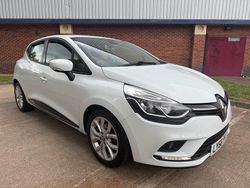 White Used 2017 Renault Clio IV Dynamique Hatchback | £5,495 (Fair price)