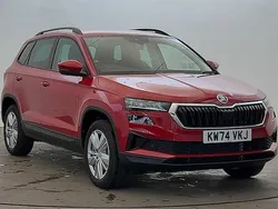 Velvet red metallic Used 2025 Skoda Karoq SE Drive SUV | £25,000 (Fair price)