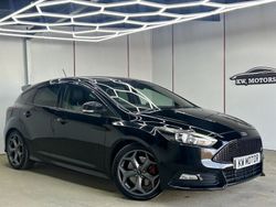 Black Used 2017 Ford Focus ST Hatchback | £10,484 (Good price)