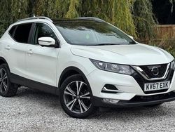 White Used 2017 Nissan Qashqai N-Connecta SUV | £11,195 (Fair price)