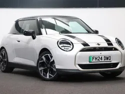 White Used 2024 Mini Cooper SE Hatch Hatchback | £28,000