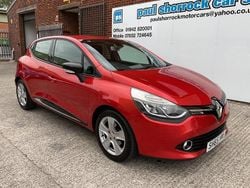 Red Used 2015 Renault Clio IV Dynamique Hatchback | £5,395 (Fair price)