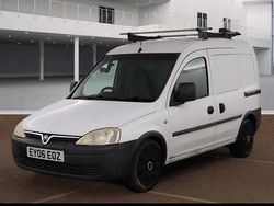 White Used 2006 Vauxhall Combo MPV | £1,395 (Fair price)