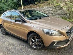 Bronze Used 2014 Volvo V40 CC Estate | £5,290 (Fair price)