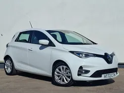 White Used 2022 Renault Rapid SE Hatchback | £10,998 (Fair price)