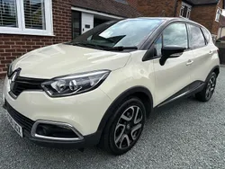Cream/black Used 2017 Renault Captur Dynamique SUV | £5,295 (Fair price)