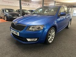 Blue Used 2014 Skoda Octavia Elegance Estate | £5,695 (Fair price)
