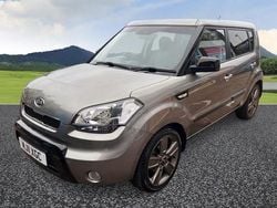 Silver Used 2011 Kia Soul 2 SUV | £5,795 (A bit pricey)