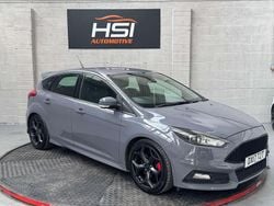 Grey Used 2017 Ford Focus ST Hatchback | £9,410 (Fair price)