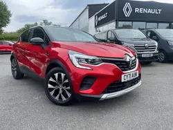 Red/black Used 2021 Renault Captur LIMITED SUV | £12,490 (Fair price)