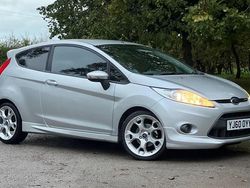 Silver Used 2011 Ford Fiesta Zetec Hatchback | £3,991 (Fair price)