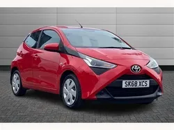 Red pop Used 2018 Toyota Aygo X-play Hatchback | £10,395 (Fair price)