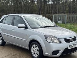 Silver Used 2009 Kia Rio Hatchback | £2,500 (Fair price)