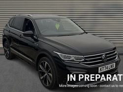 Deep black pearlescent Used 2025 VW Tiguan Allspace R-line SUV | £34,167 (Fair price)
