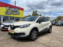 White Used 2017 Renault Captur Expression+ SUV | £8,495 (Fair price)