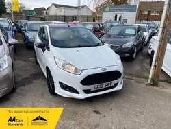 White Used 2013 Ford Fiesta Zetec Hatchback | £2,995 (Fair price)
