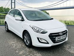 White Used 2015 Hyundai i30 SE Hatchback | £6,490 (Fair price)