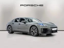 Aventurine green metallic New 2024 Porsche Panamera 4 Sedan | £93,990