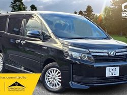 Black Used 2014 Toyota Voxy MPV | £10,999 (Good price)