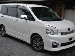 Pearl white Used 2012 Toyota Voxy MPV | £10,995 (Expensive)