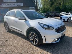 White Used 2016 Kia Niro 2 SUV | £11,299 (Fair price)