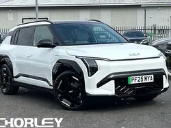 White New 2025 Kia EV3 2 SUV | £42,630