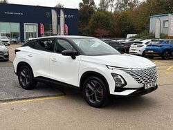 White/black Used 2024 Omoda 5 SUV | £22,495 (Fair price)