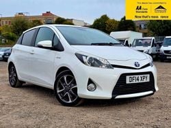 White Used 2014 Toyota Yaris Hybrid Trend Hatchback | £8,488 (Expensive)