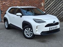 White Used 2022 Toyota Yaris Hybrid Estate | £16,998 (Good price)