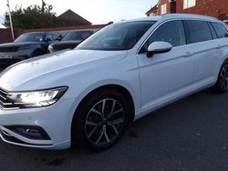 White Used 2022 VW Passat SEL Estate | £15,995 (Expensive)