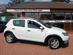 White Used 2016 Dacia Sandero Lauréate Hatchback | £4,695 (Fair price)