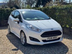 White Used 2016 Ford Fiesta Zetec Hatchback | £5,395 (Fair price)