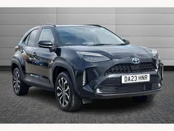 Black Used 2023 Toyota Yaris Cross Design SUV | £21,850 (Good price)