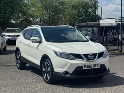 White Used 2016 Nissan Qashqai N-Connecta SUV | £8,529 (Fair price)