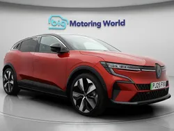 Red/black Used 2025 Renault Mégane Komfort Hatchback | £23,300 (Fair price)