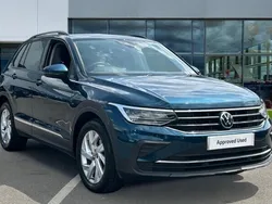 Nightshade blue metallic Used 2021 VW Tiguan Life SUV | £19,094 (Fair price)
