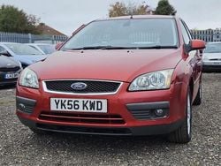 Red Used 2006 Ford Focus Ghia Hatchback | £1,495 (Fair price)