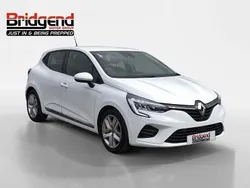 White Used 2020 Renault Clio V Play Hatchback | £10,299 (Fair price)