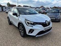 White black Used 2020 Renault Captur Version S SUV | £11,995 (Fair price)