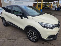 Cream/black Used 2018 Renault Captur Iconic SUV | £5,495 (Fair price)